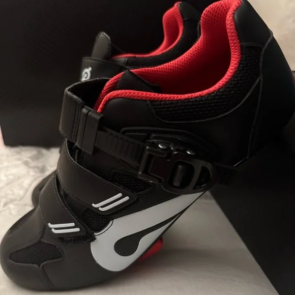PELOTON CYCLING SHOES - Picture 7 of 14